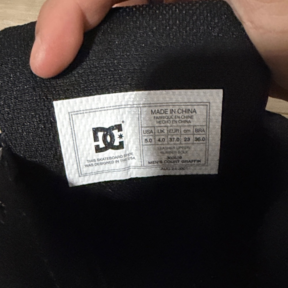 DC Black Kids Sneakers - Picture 2 of 4